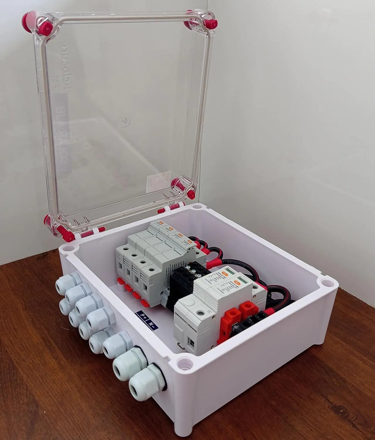 Solartek Solar AJB DCDB 3 In 1 Out 600V Inbuilt 3 X 20A Elmex Fuses, 600V Elmex SPD ( 3 Series/String X Up To 12 Panels Max.)