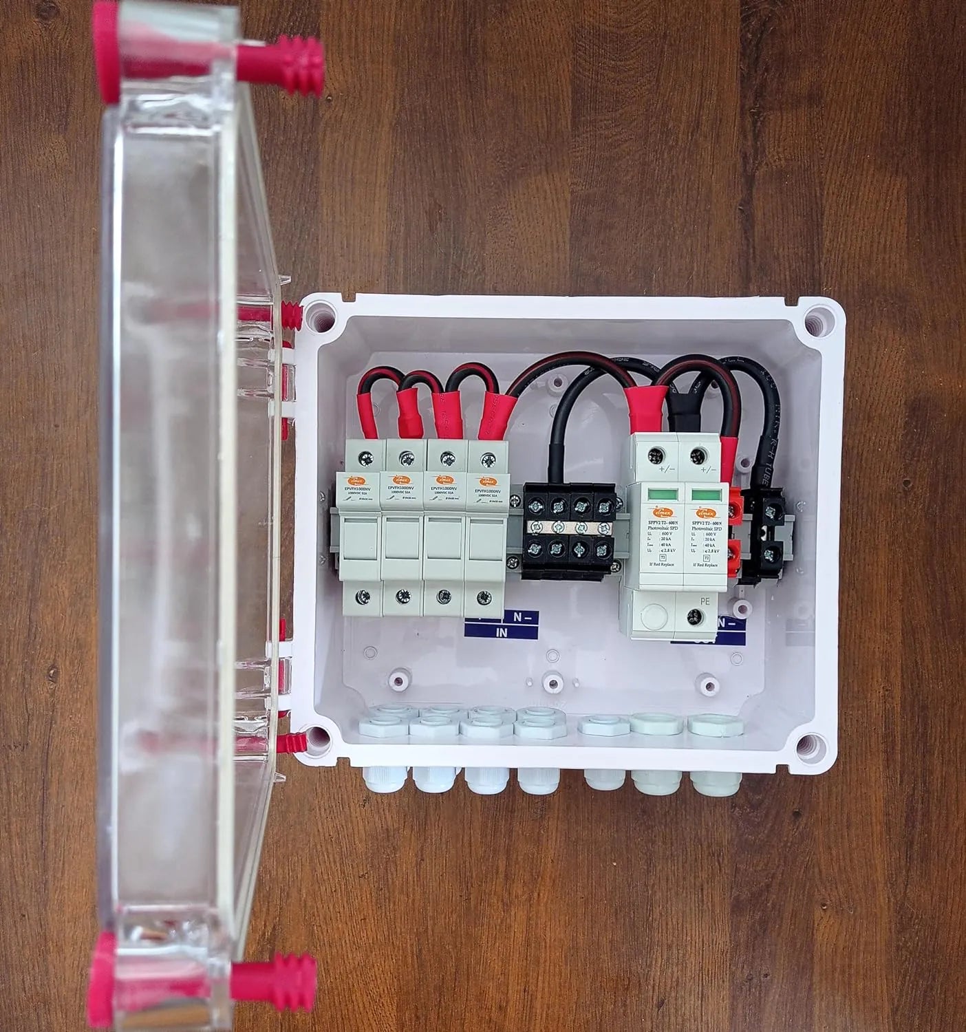 Solartek Solar AJB DCDB 3 In 1 Out 600V Inbuilt 3 X 20A Elmex Fuses, 600V Elmex SPD ( 3 Series/String X Up To 12 Panels Max.)
