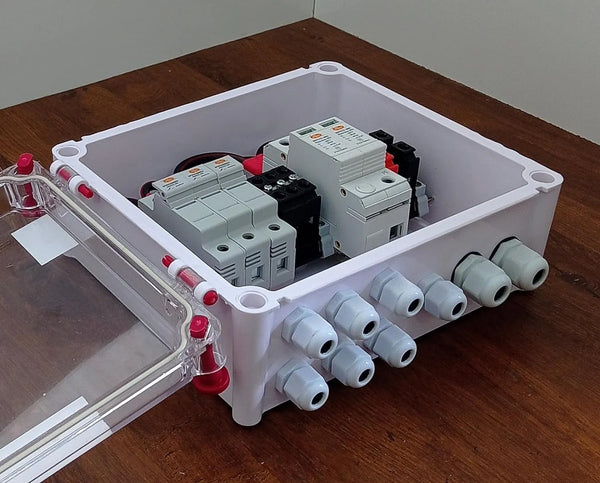 Solartek Solar AJB DCDB 3 In 1 Out 600V Inbuilt 3 X 20A Elmex Fuses, 600V Elmex SPD ( 3 Series/String X Up To 12 Panels Max.)